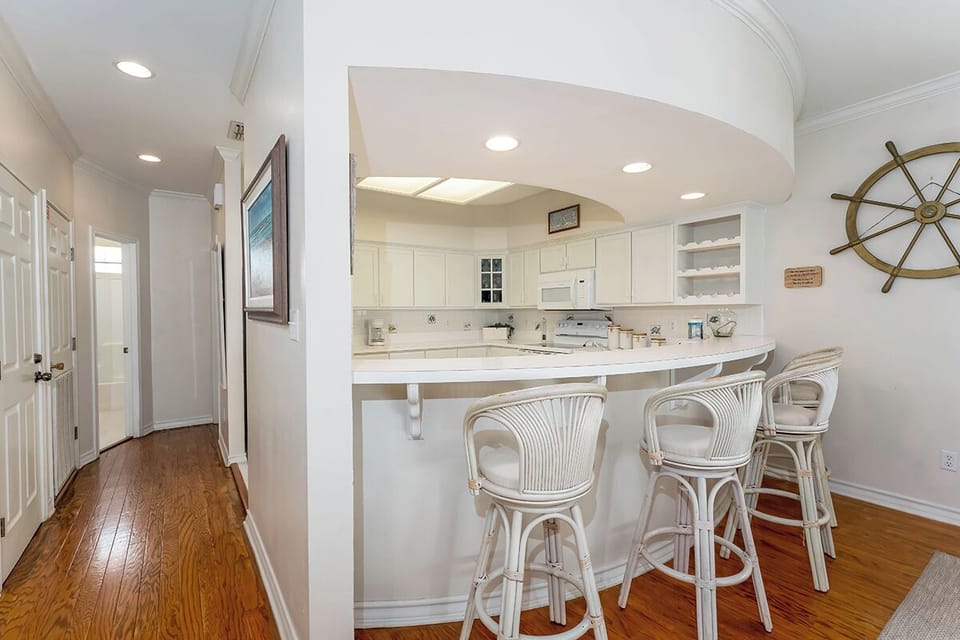 Hereâ€™s your spot to perch at the breakfast barâ€”enjoy morning chats or plan your day over tasty snacks.