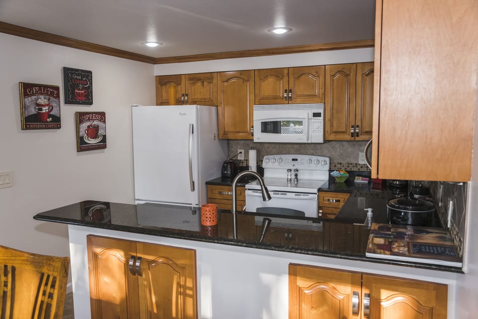 Full size kitchen 
