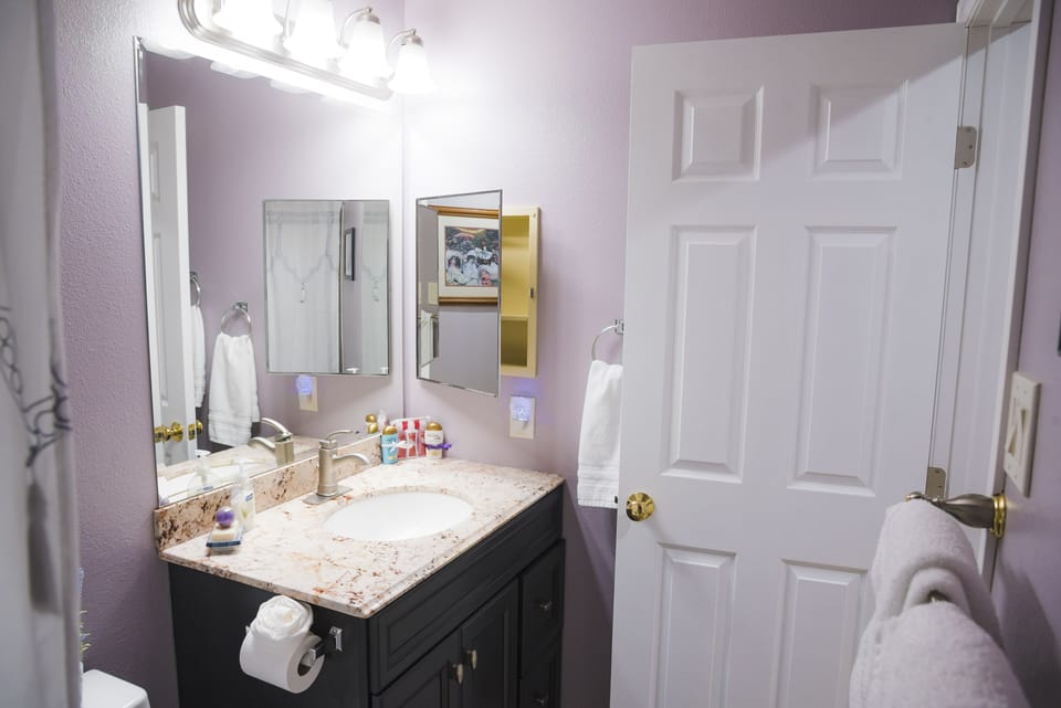 Different angle of bathroom 