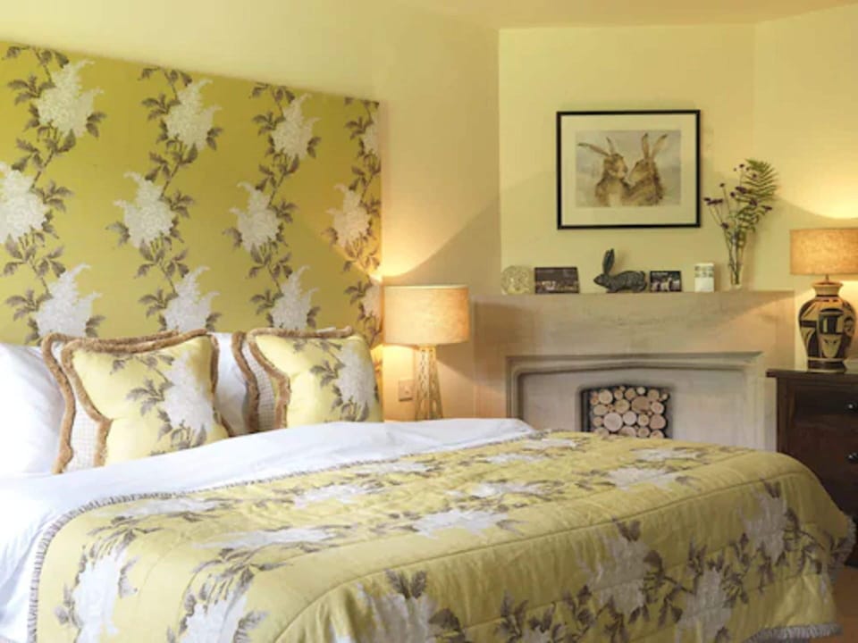 Hare And Hounds Hotel Hotel in Stroud District