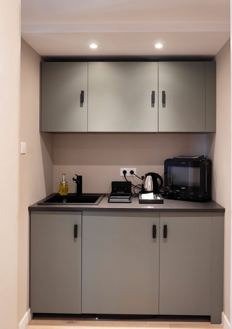 Family Quadruple Room, City View (Village) | Private kitchen