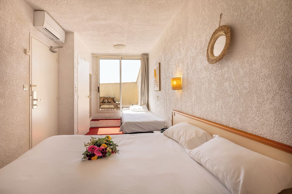 Triple Room | In-room safe, free cribs/infant beds, rollaway beds, free WiFi