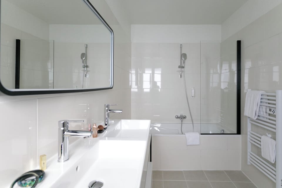 Superior Room | Bathroom | Free toiletries, hair dryer, towels, soap