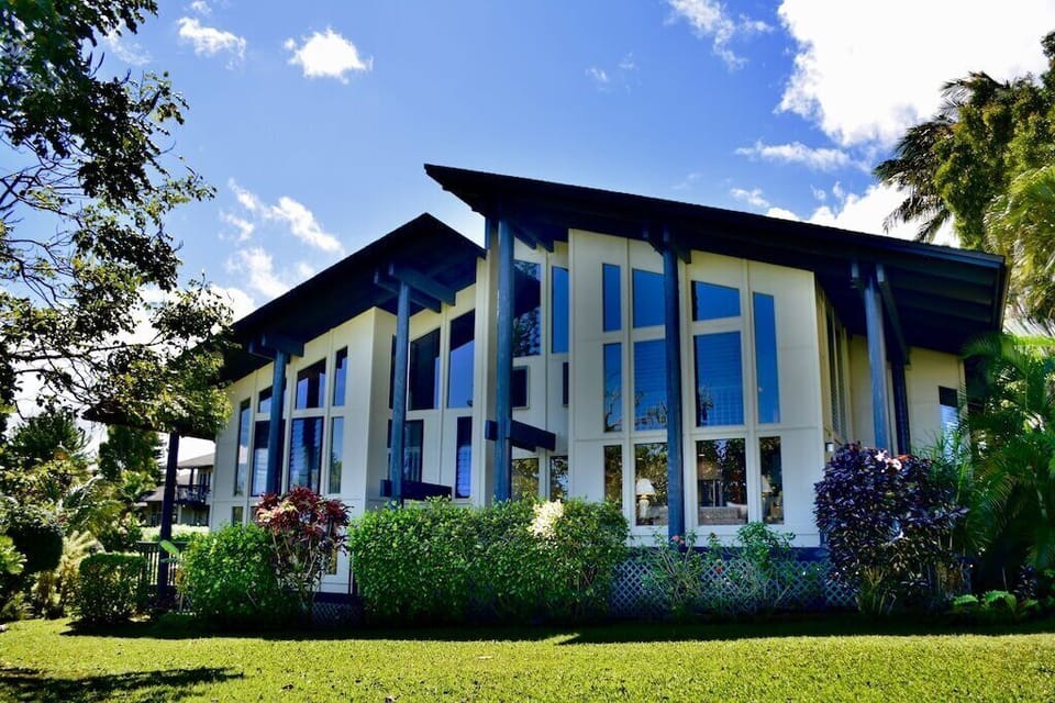 A Lovely 2 Story Duplex with Floor to Ceiling Windows