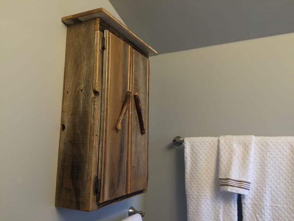 Upstairs Full Bathroom