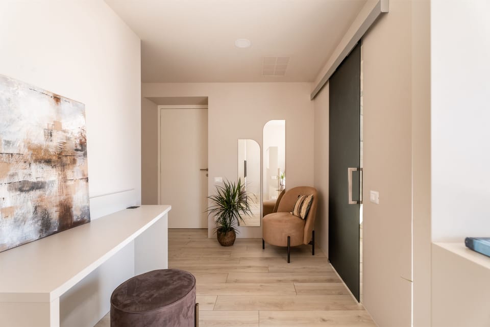 Deluxe Room, Balcony, Lake View | Living area | TV