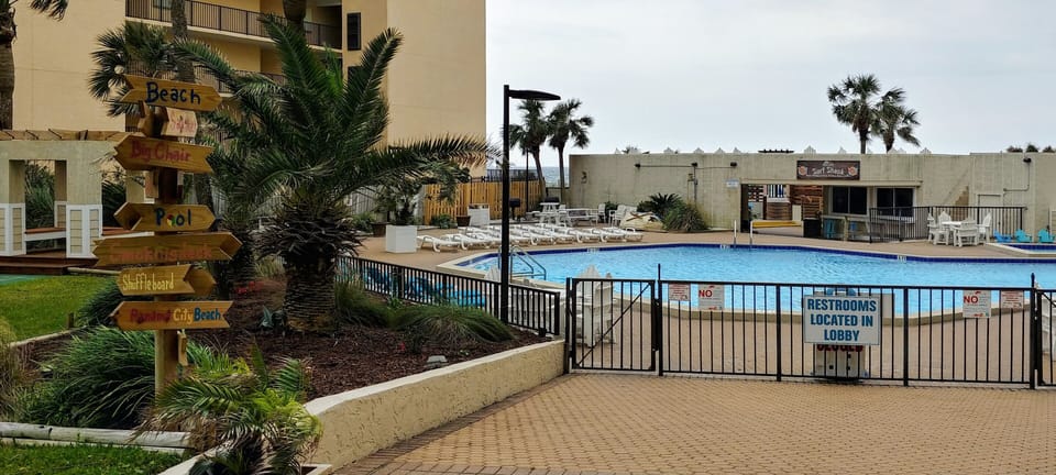 View into the pool entrance and snack bar area
