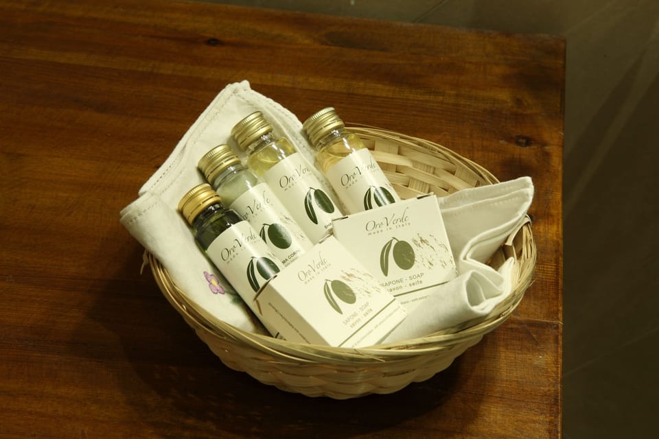 Twin Room | Bathroom amenities | Shower, free toiletries, hair dryer, bidet
