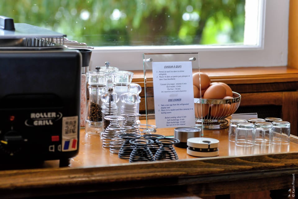 Daily continental breakfast (EUR 15 per person)