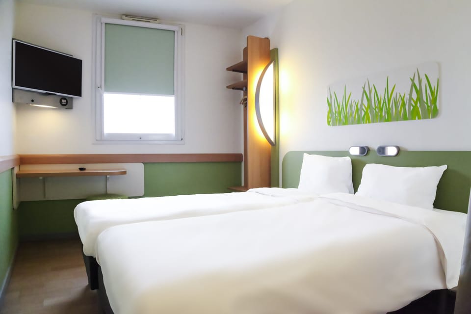 Twin Room, 2 Twin Beds | Free WiFi, bed sheets