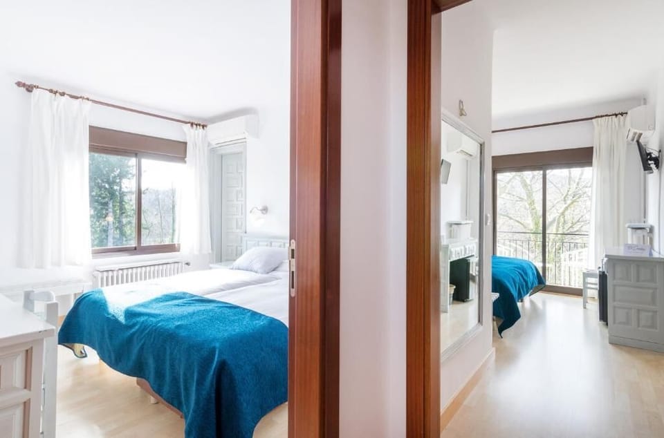 Family Room | Minibar, desk, laptop workspace, free WiFi