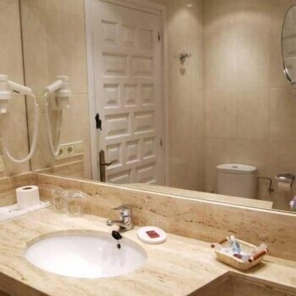 Bathroom sink