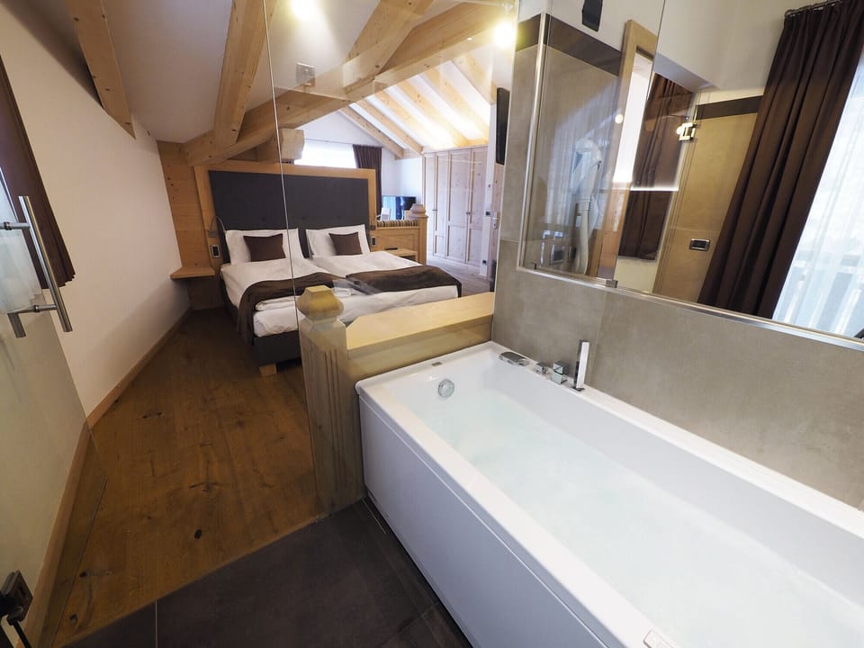 Suite (Termal) | Frette Italian sheets, down comforters, Select Comfort beds, minibar