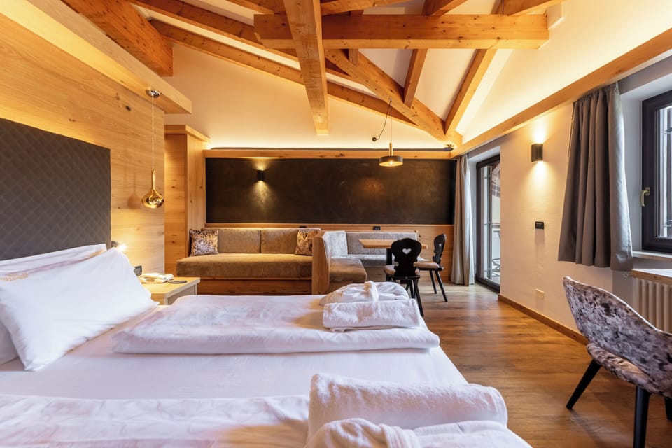 Junior Suite | Frette Italian sheets, down comforters, Select Comfort beds, minibar