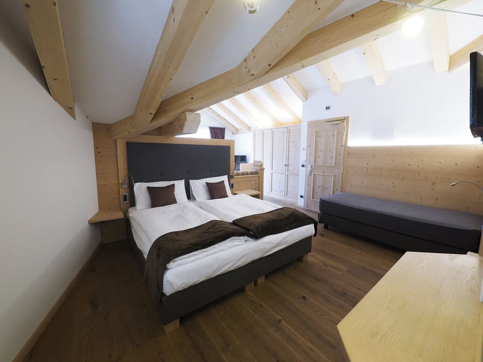 Suite (Termal) | Frette Italian sheets, down comforters, Select Comfort beds, minibar