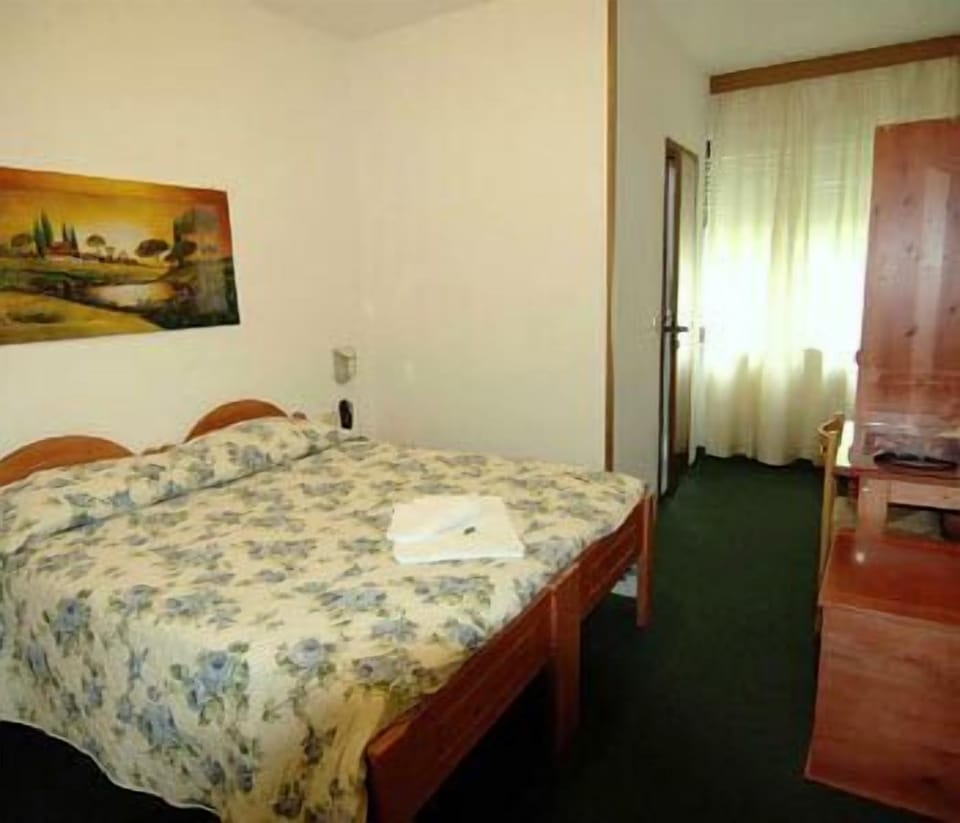 Down comforters, minibar, in-room safe, desk