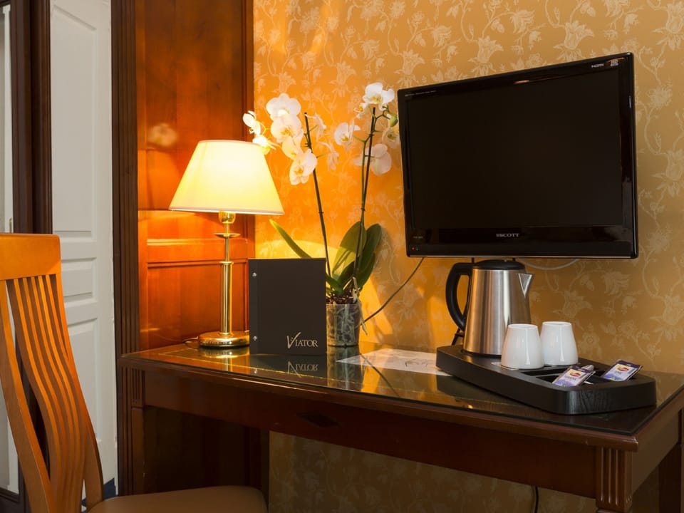 Premium bedding, pillowtop beds, in-room safe, individually decorated