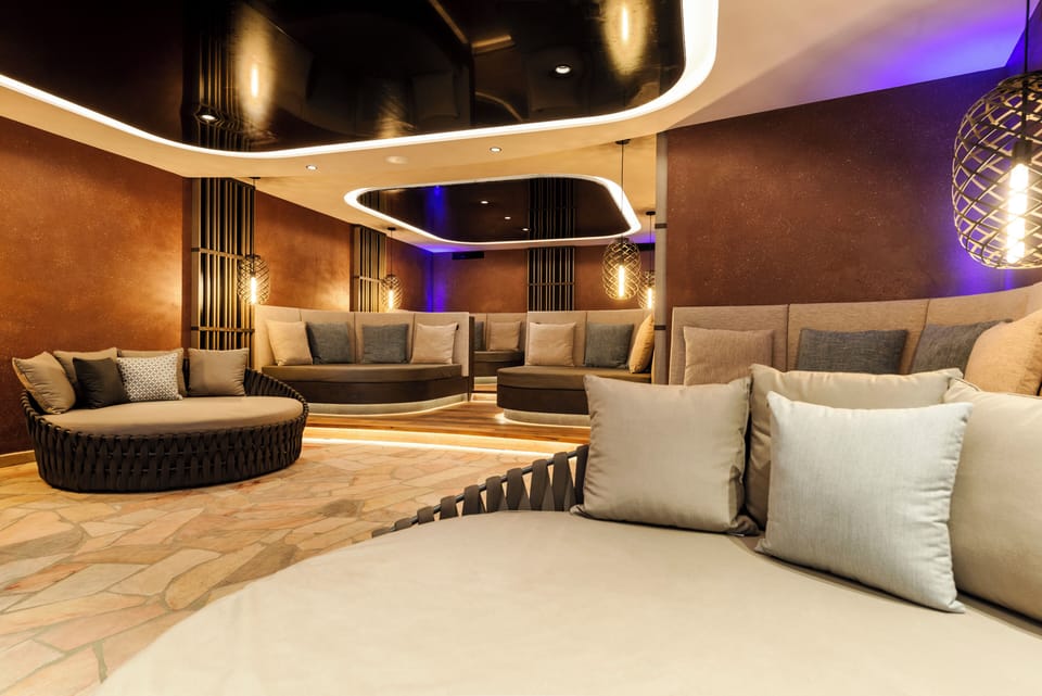 Couples treatment rooms, sauna, hot tub, body treatments, massages