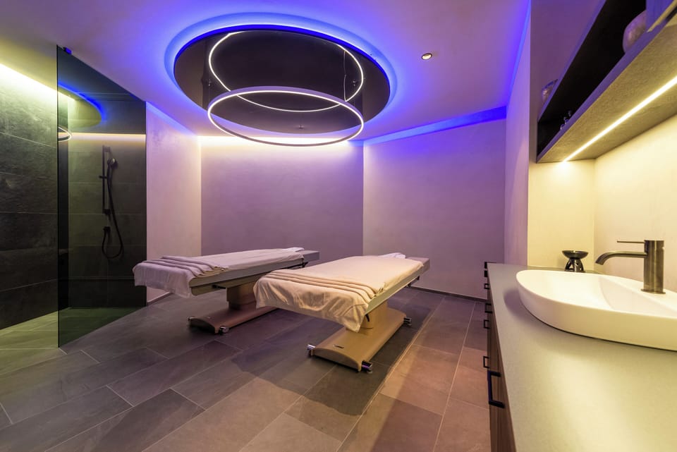 Couples treatment rooms, sauna, hot tub, body treatments, massages