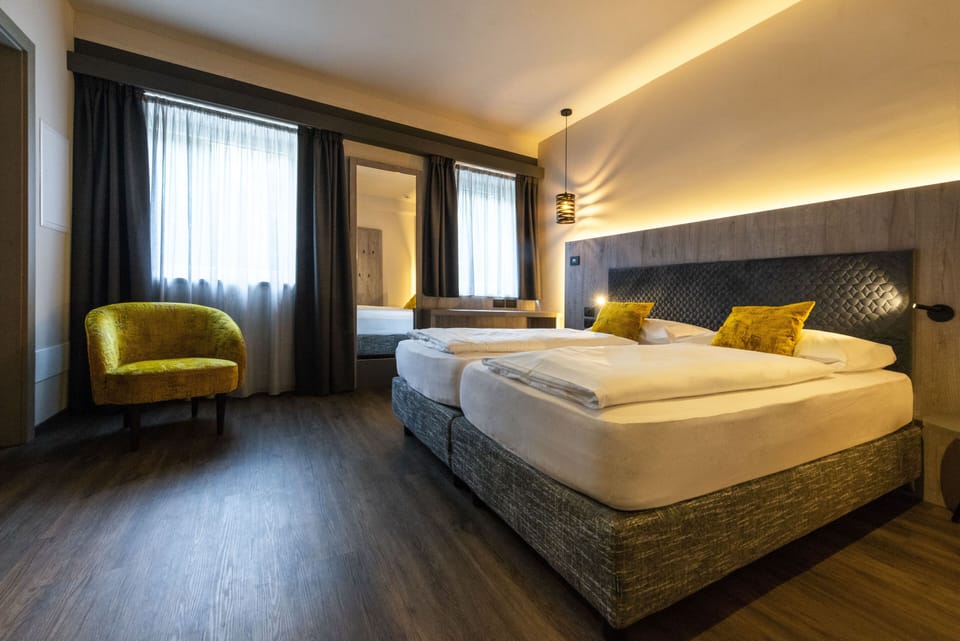 Hypo-allergenic bedding, down comforters, in-room safe, free WiFi