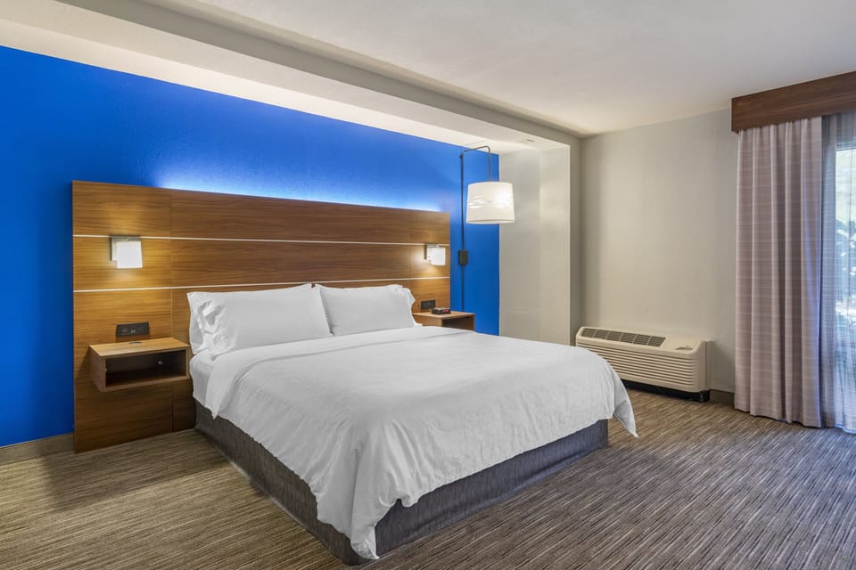 In-room safe, desk, laptop workspace, blackout drapes