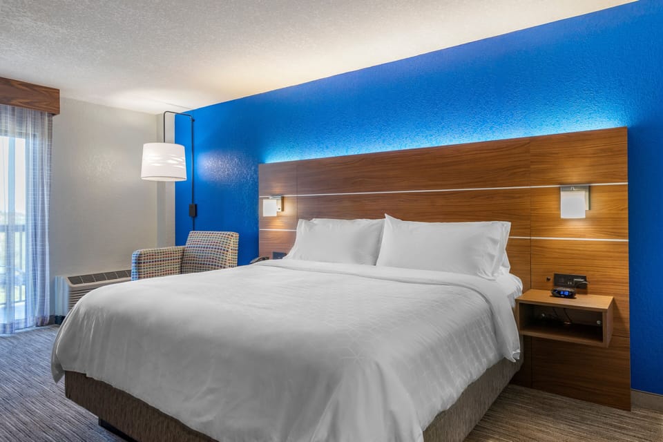 In-room safe, desk, laptop workspace, blackout drapes