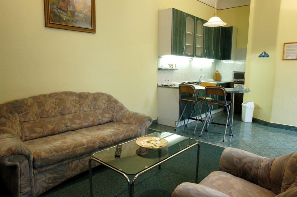 Suite, 1 Double Bed | Living area | LED TV