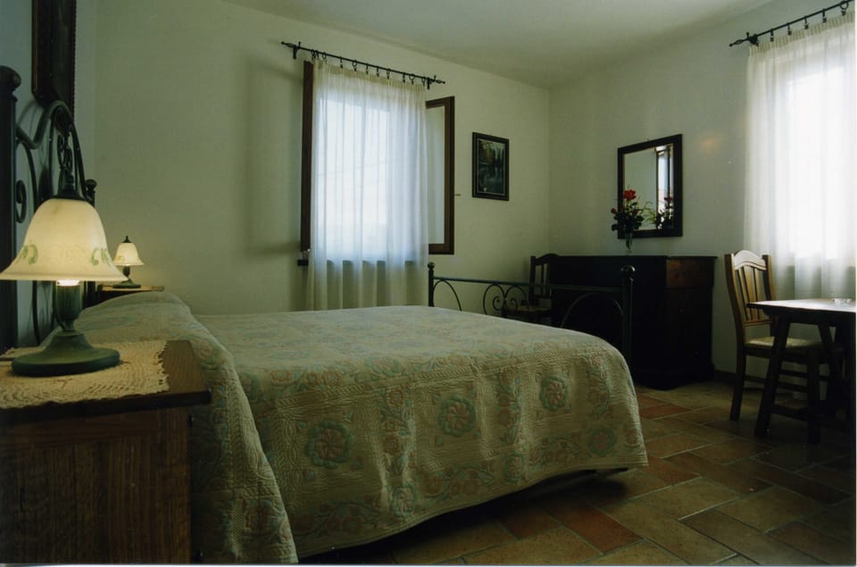 Double Room | Desk, free cribs/infant beds, free WiFi