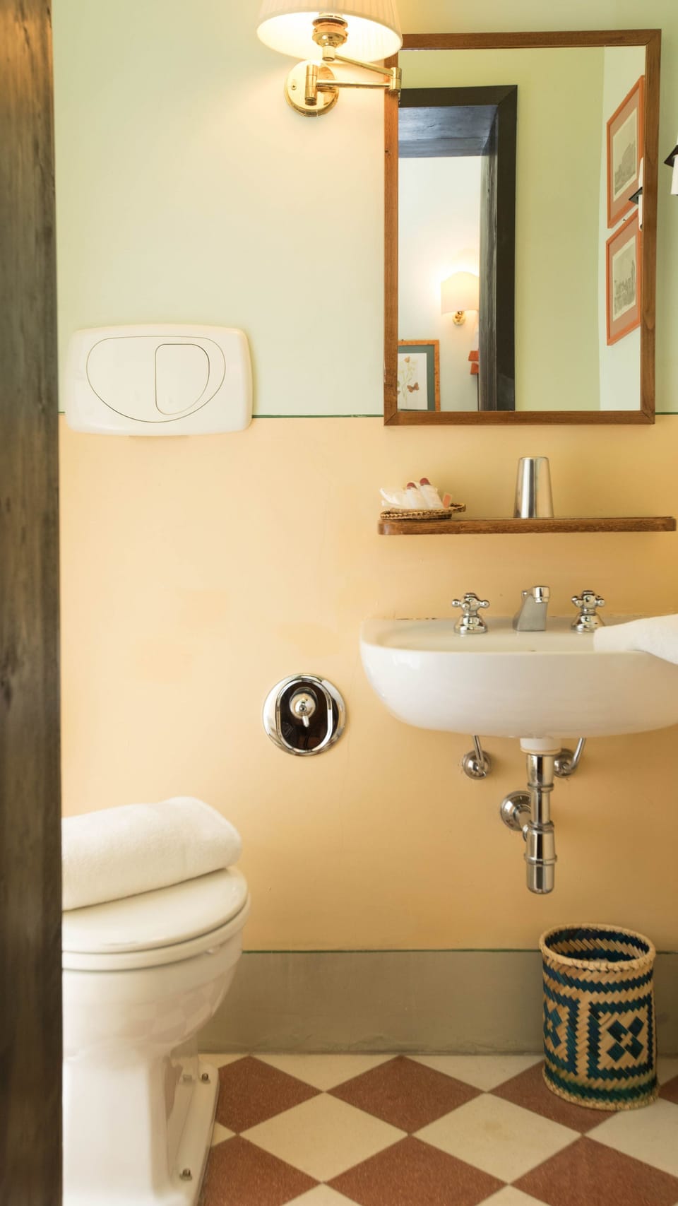 Single Room | Bathroom | Free toiletries, hair dryer, towels, soap