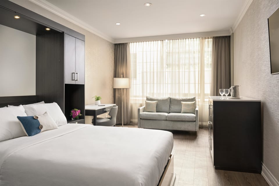 Standard Room, 1 Queen Bed, Accessible, Non Smoking | Premium bedding, pillowtop beds, in-room safe, desk