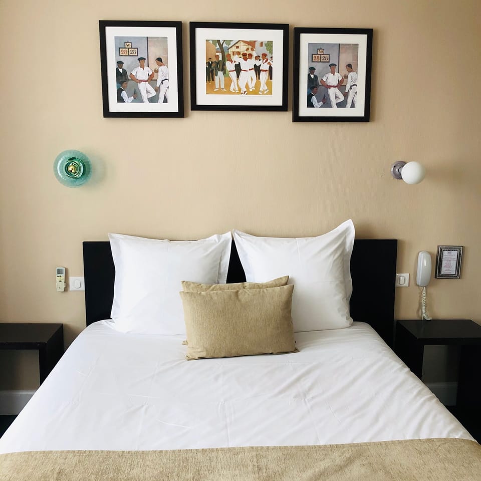 Comfort Double Room | In-room safe, desk, soundproofing, iron/ironing board