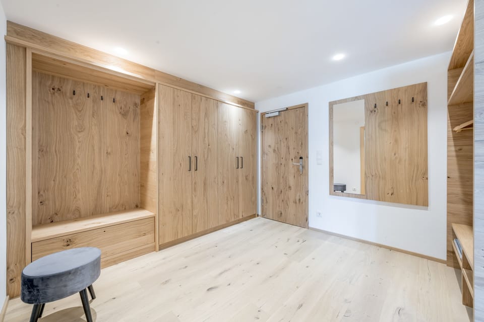 Junior Suite, 1 Double Bed | Living area | 32-inch TV with cable channels, MP3 dock