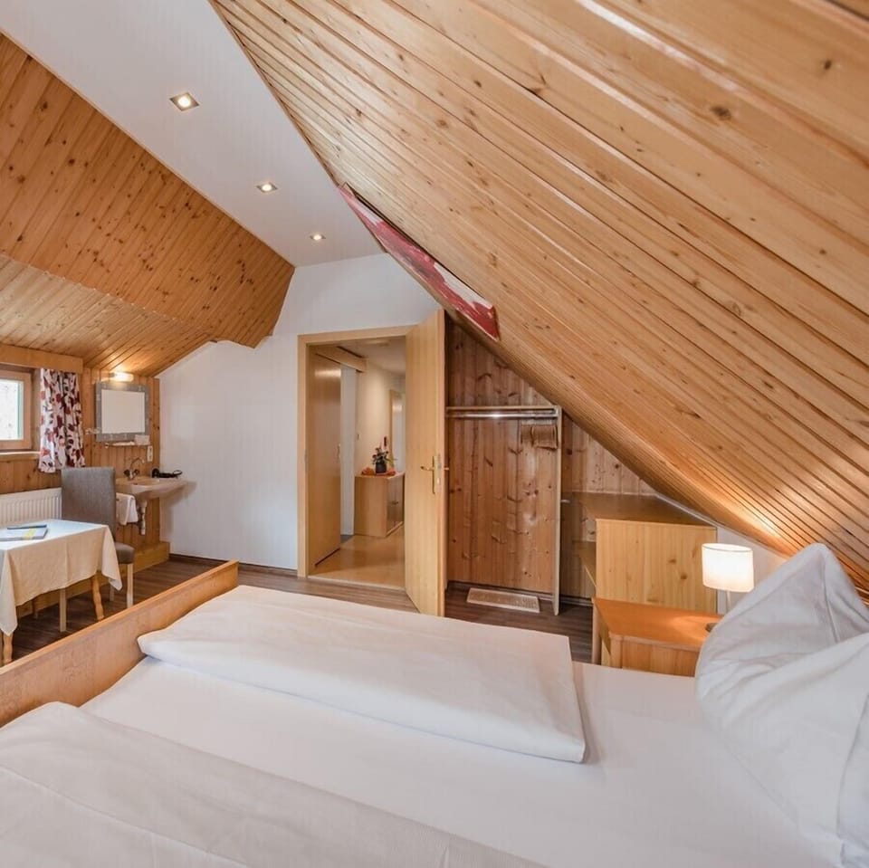 Hypo-allergenic bedding, down comforters, individually decorated