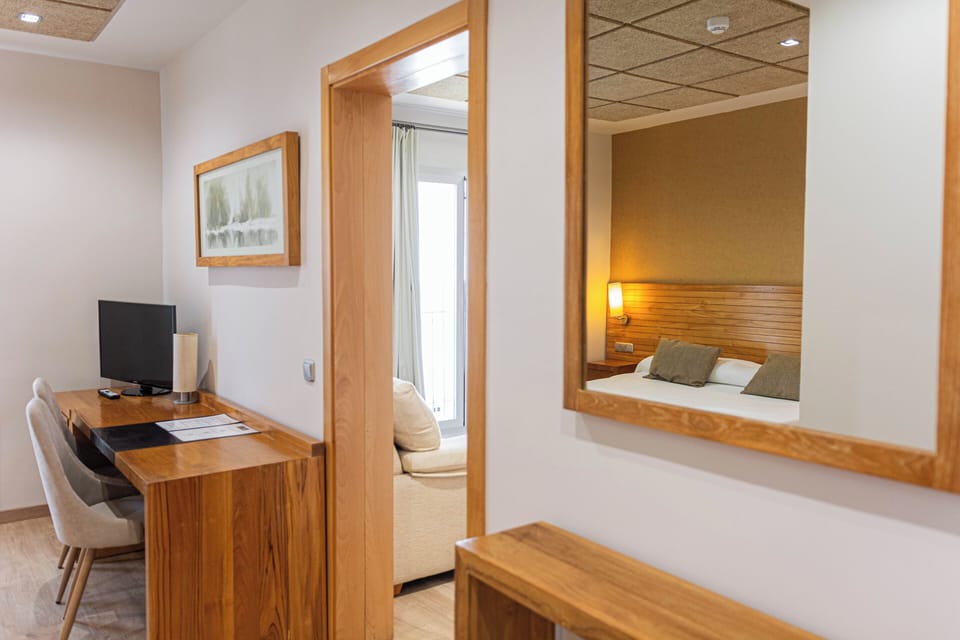 Junior Suite | Down comforters, minibar, in-room safe, desk