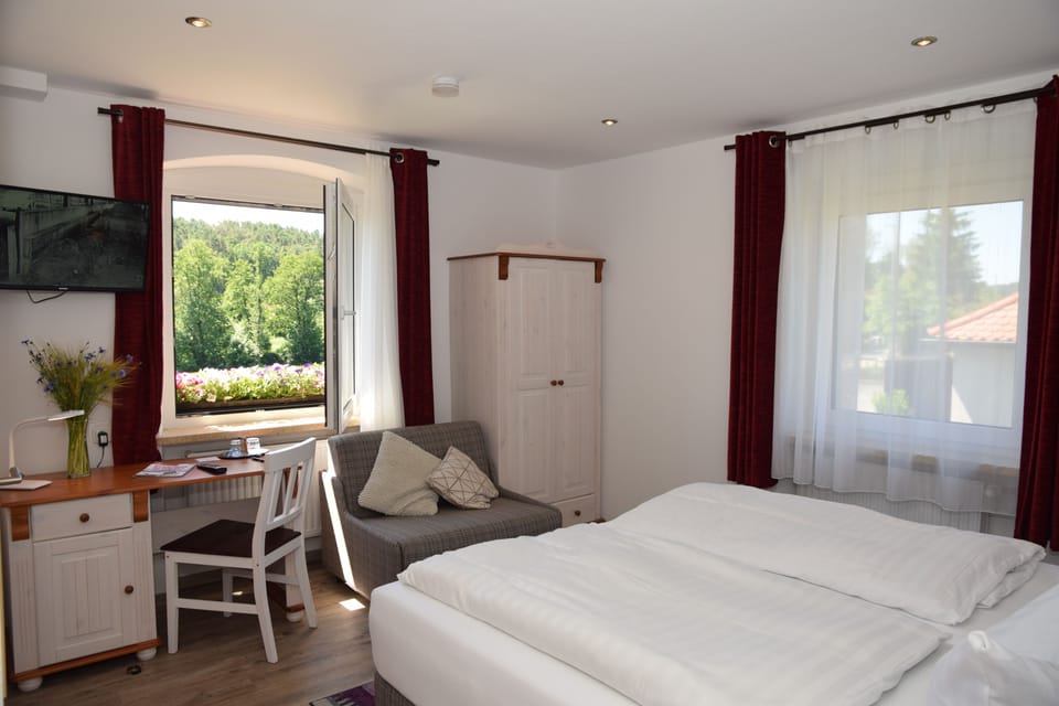 Standard Double Room, Non Smoking | Desk, blackout drapes, WiFi (free), bed sheets