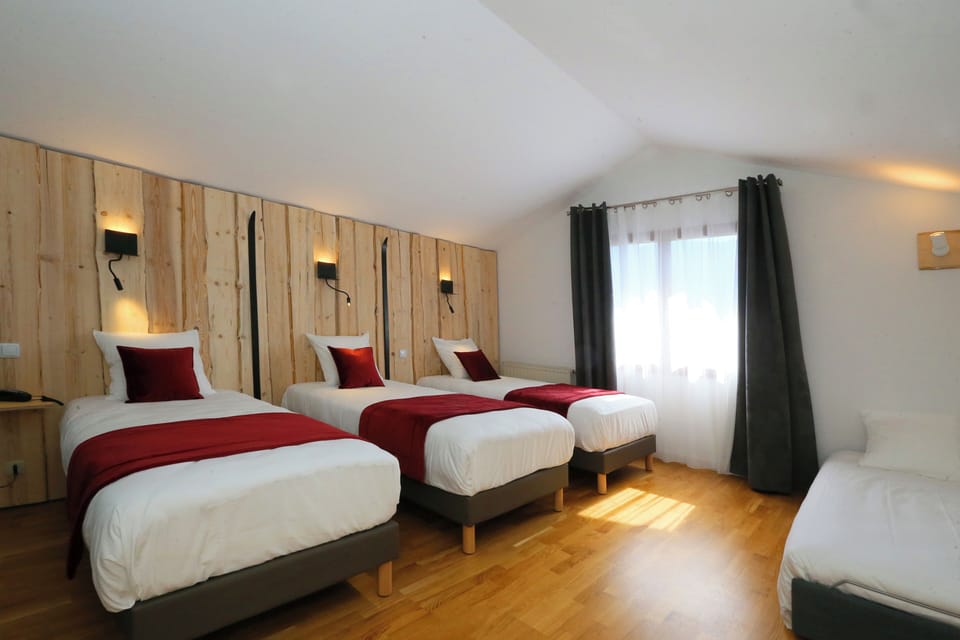 Family Suite | Premium bedding, cribs/infant beds, free WiFi, bed sheets