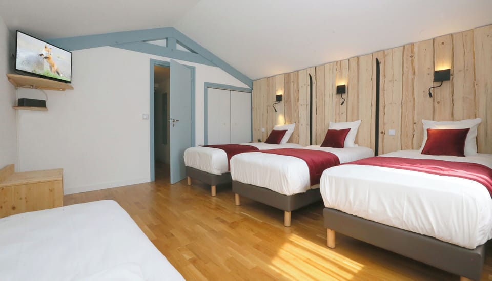 Family Suite | Premium bedding, cribs/infant beds, free WiFi, bed sheets