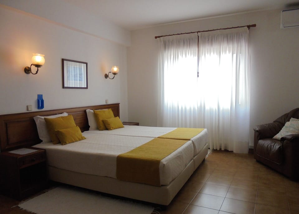 Suite | Blackout drapes, free WiFi, bed sheets
