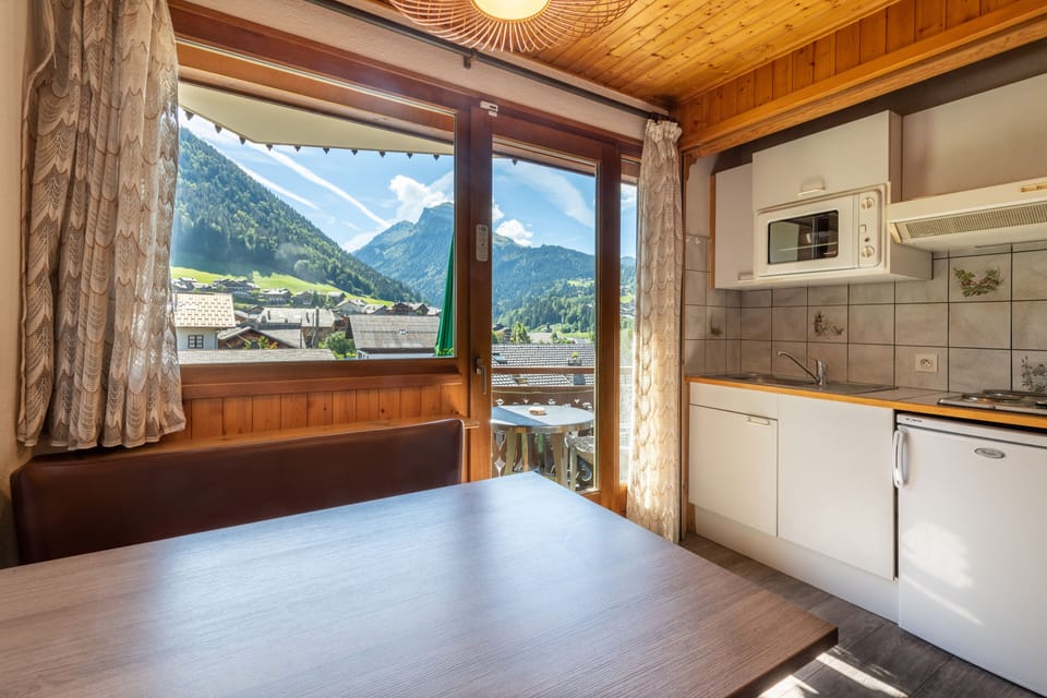 Comfort Double Room, Kitchenette (Balcon sud) | Private kitchen | Highchair