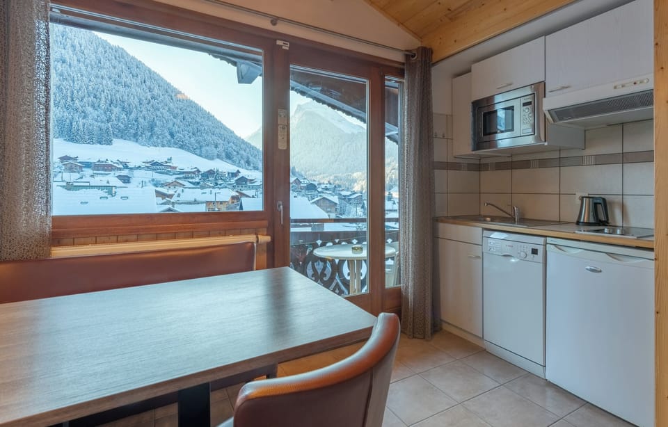Family Suite, 1 Bedroom, Kitchenette, Mountain View | Private kitchen | Highchair