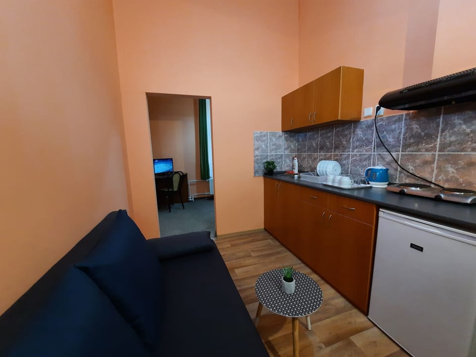 Apartment, 1 Bedroom | Blackout drapes, iron/ironing board, free WiFi, bed sheets