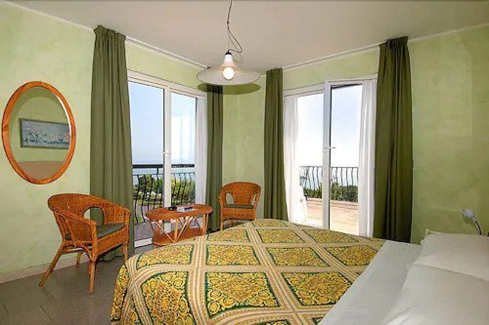 Double Room | In-room safe, free WiFi