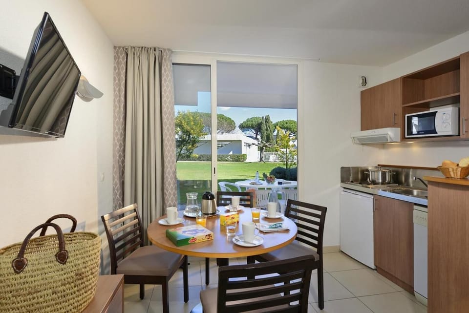 Fridge, microwave, stovetop, electric kettle