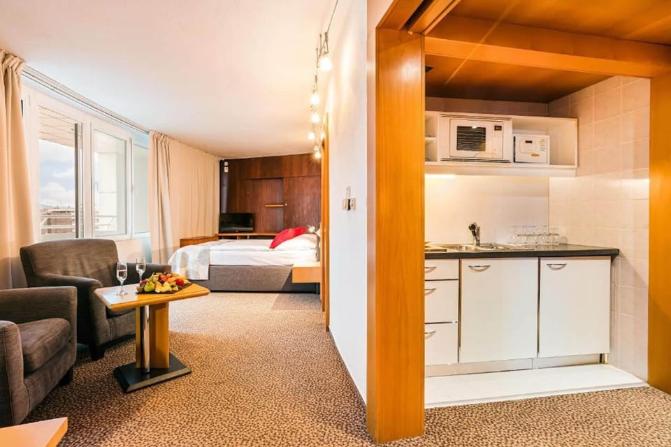 Presidential Quadruple Room | Minibar, in-room safe, desk, laptop workspace
