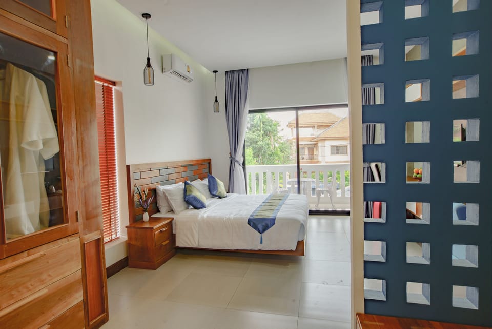 Deluxe Double Room, Garden View | 1 bedroom, minibar, in-room safe, desk