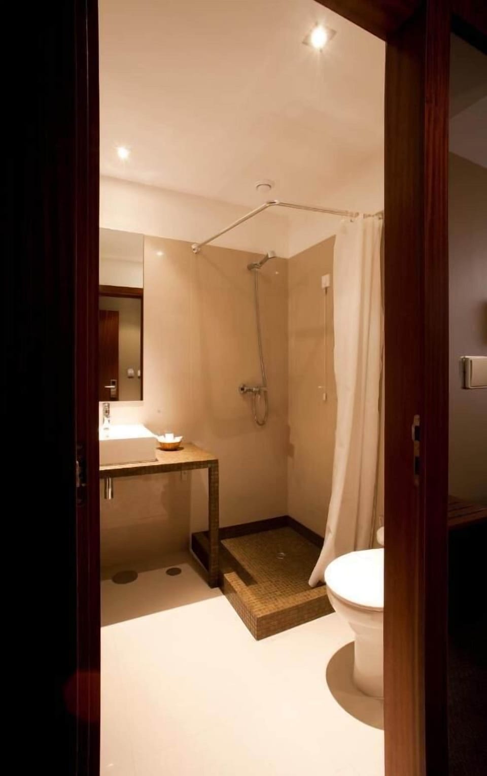 Standard Double Room | Bathroom | Free toiletries, hair dryer, towels