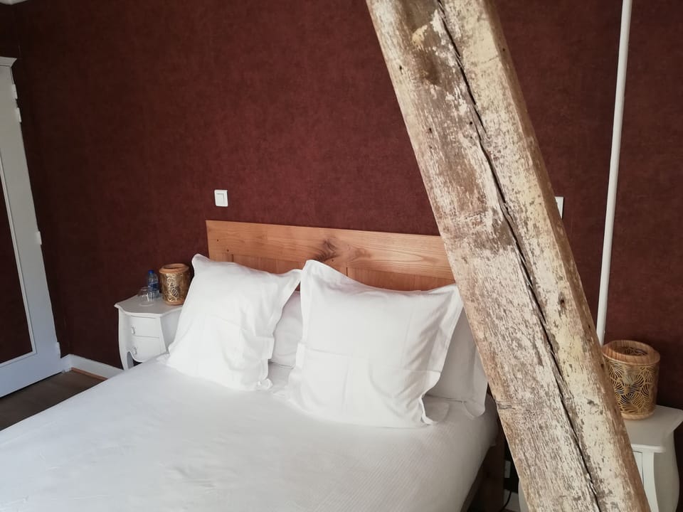 Comfort Room | Blackout drapes, free cribs/infant beds, rollaway beds, free WiFi