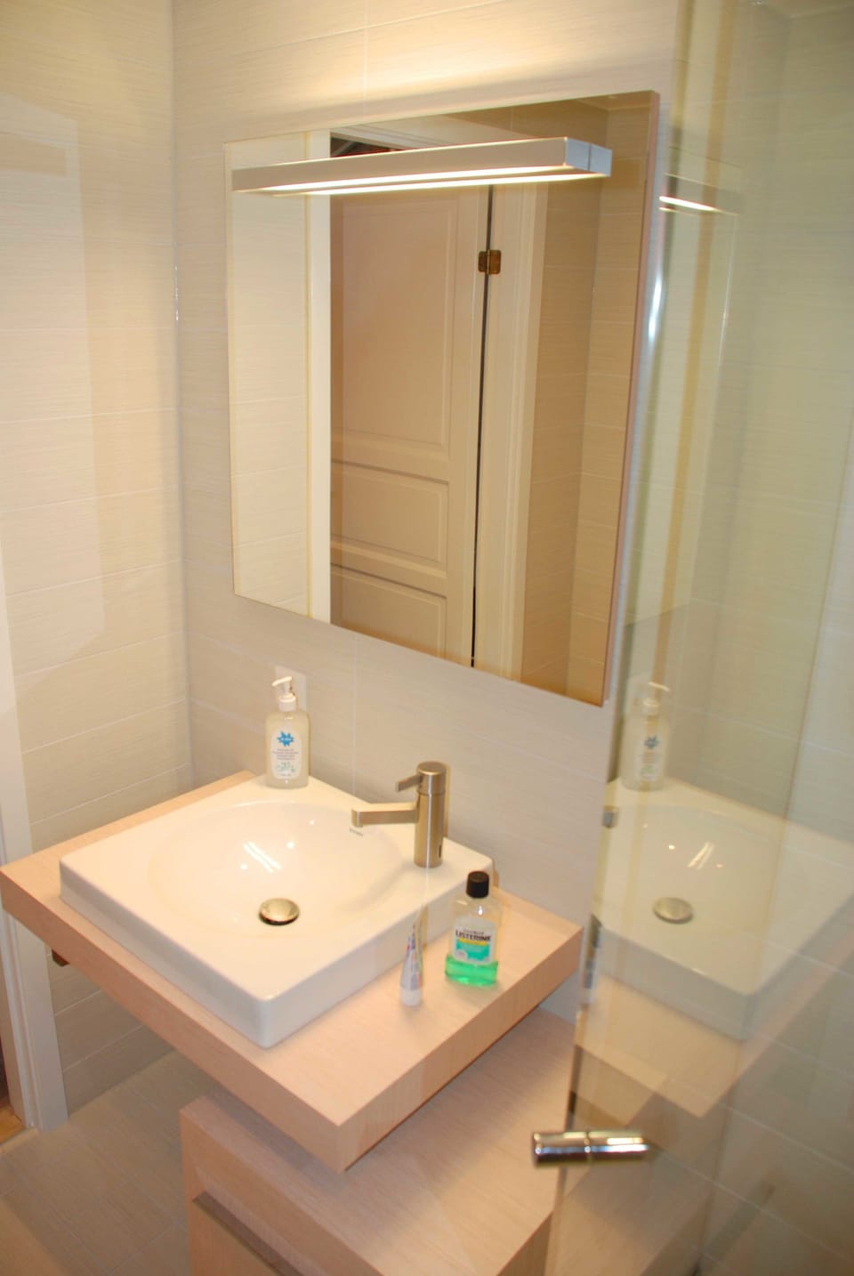 Bathroom sink
