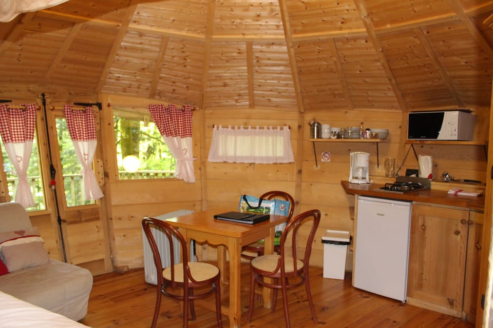 Cabin, Terrace (Pagode) | Living area | Flat-screen TV
