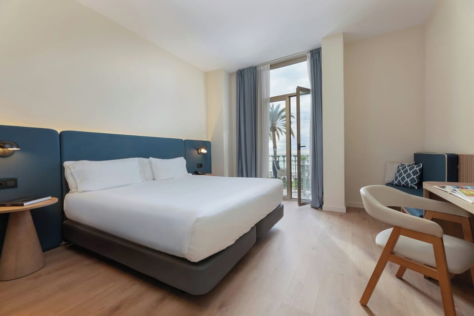 Minibar, in-room safe, desk, soundproofing
